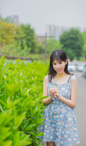 婬乱人妻被快递员玩弄的动漫